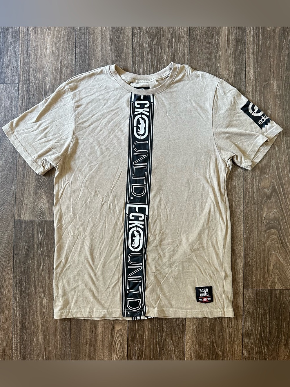 Eckō Unltd. Tan and black men’s T-shirt Sz L 2000s Y2K